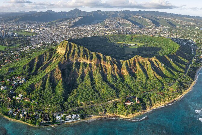 PRIVATE TOUR-Hike Diamond Head & Hawaiian Waterfall - Snacks, water, and the beach plate breakfast stop