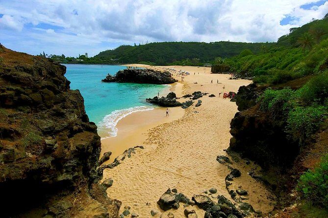 Private Tour Oahu Circle Island - Fully Personalized Experience - Ride comfort and group size: up to 14, air-conditioned and pickup-ready