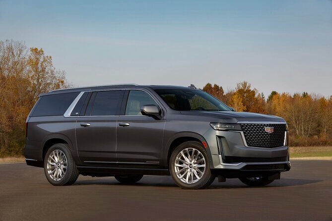 Private Transfer from Honolulu Airport HNL to Waikiki by SUV - Inside the Cadillac Escalade-class SUV ride