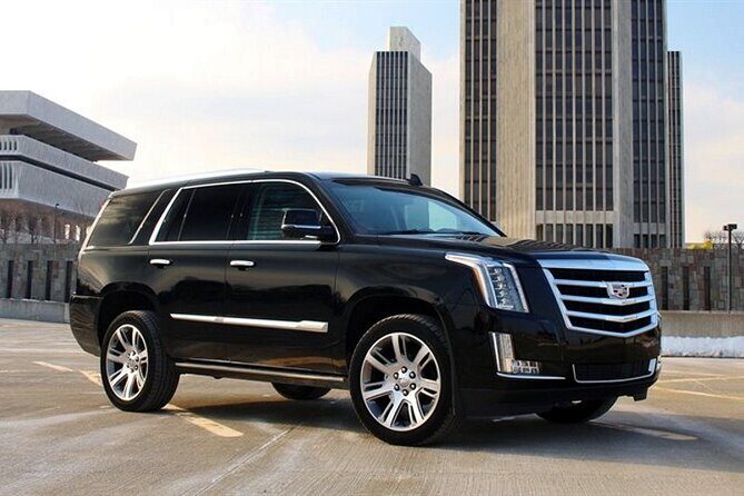 Private Transfer: Honolulu Airport HNL to Honolulu in Luxury SUV - Meeting You at HNL: Nameplate, Luggage Help, and the Back-Seat Rule