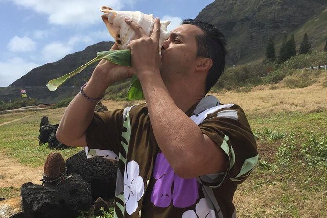 Secret Oahu Hawaii Culture Tour With A Local Guide - Pickup, start time, and how you’ll find your guide