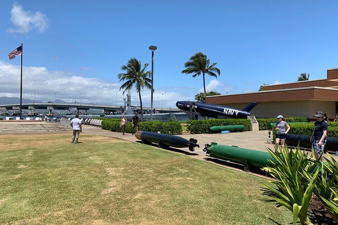 Small Group-Oahu Tour, Dole Plantation, Northshore, Sunset Beach - Sunset Beach winter swells: what you’ll actually see in a short stop