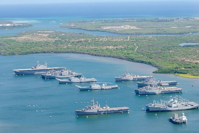 VIP tour to Pearl Harbor Arizona Memorial - USS Arizona Memorial: paying respect at the sunken ship