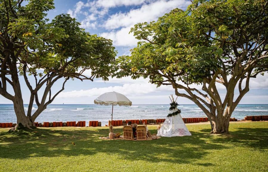 Waikiki : Beach Picnic with Professional Photography! - Sunset Timing on Waikiki: The Scenic Finish Without the Stress