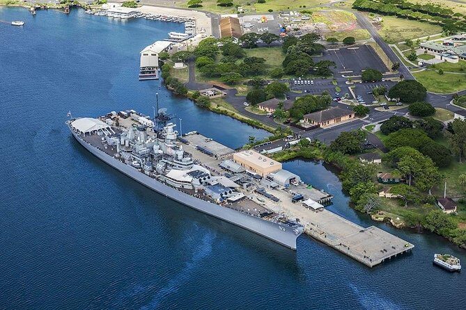 WWII Pearl Harbor Heroes Deluxe Tour - Aviation Museum lunch: a smart pause inside the story